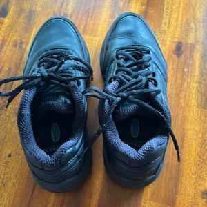 Brooks Addiction Walker 7.5 shows some tread wear but otherwise perfect.